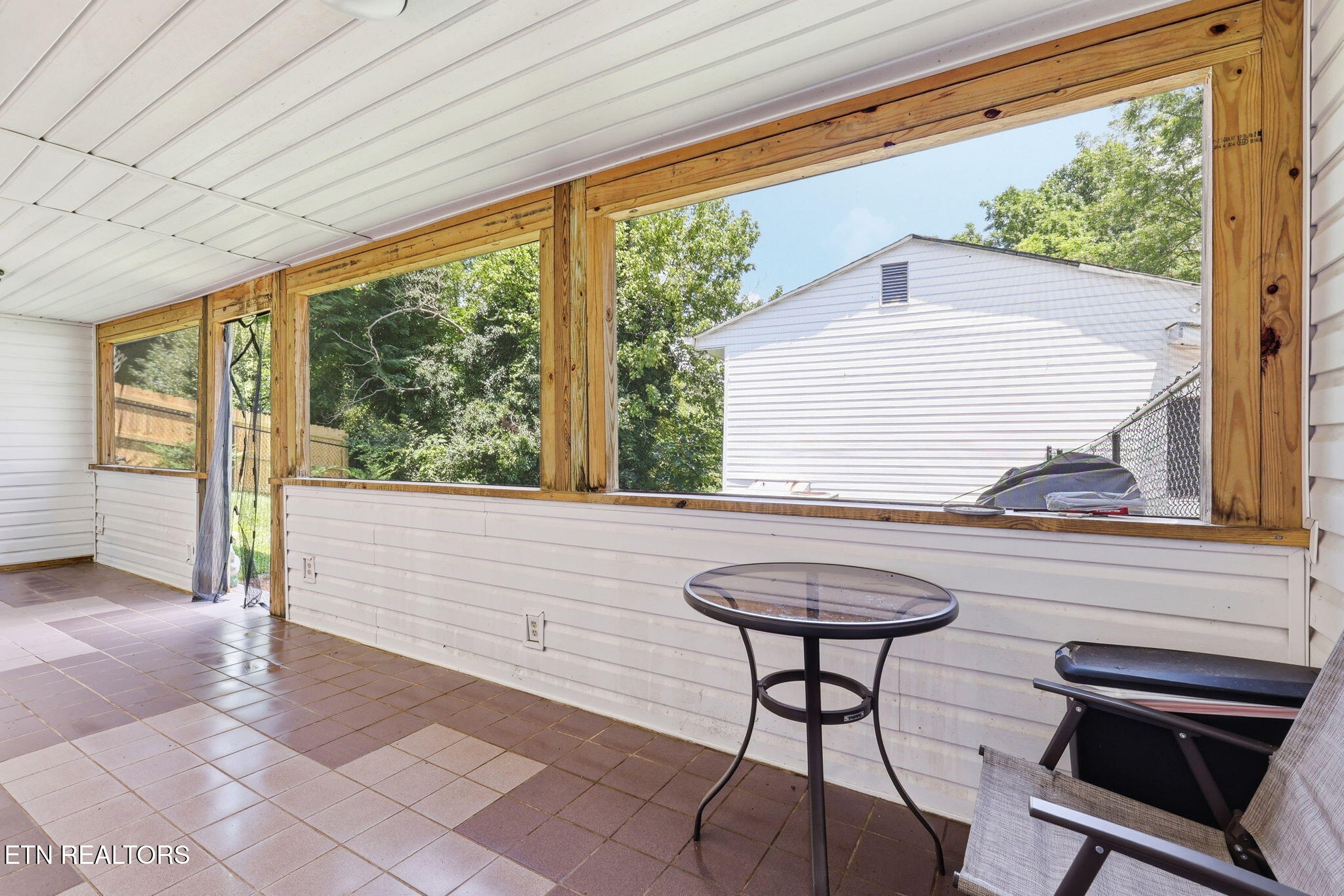 124 Salem Road Oak Ridge, TN 37830 - Photo 27 of 44 Downstairs Porch