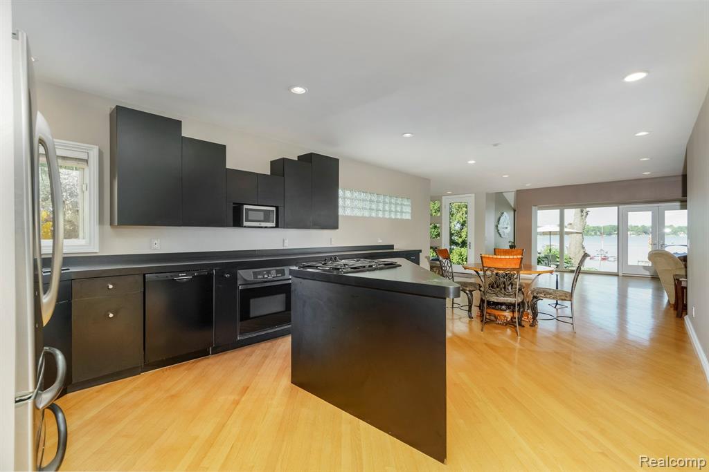 775 Lyle Drive Waterford, MI 48327 - Photo 12 of 63 Gallery Image 12