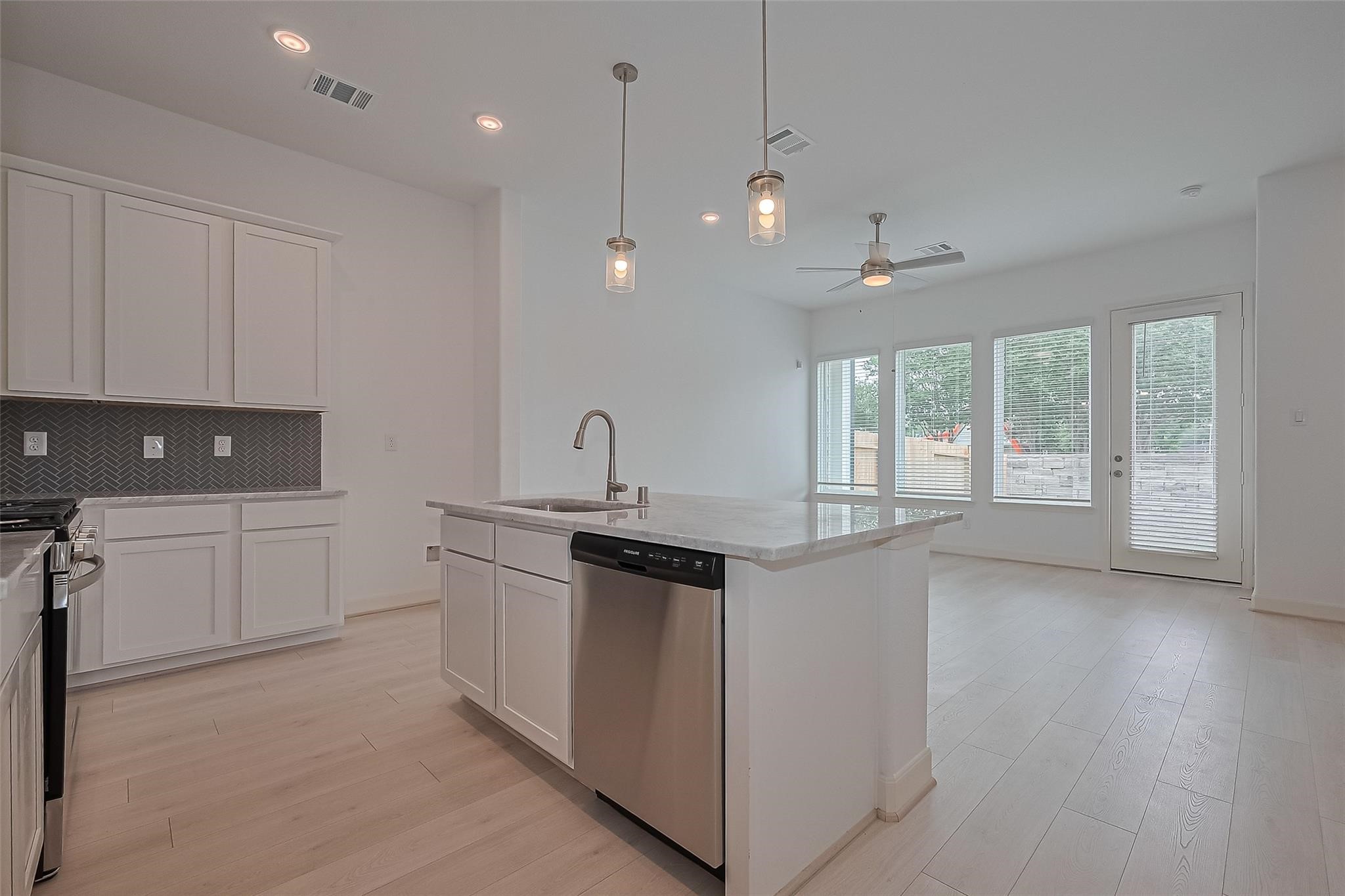 8913 Grovner Place Houston, TX 77080 - Photo 5 of 44