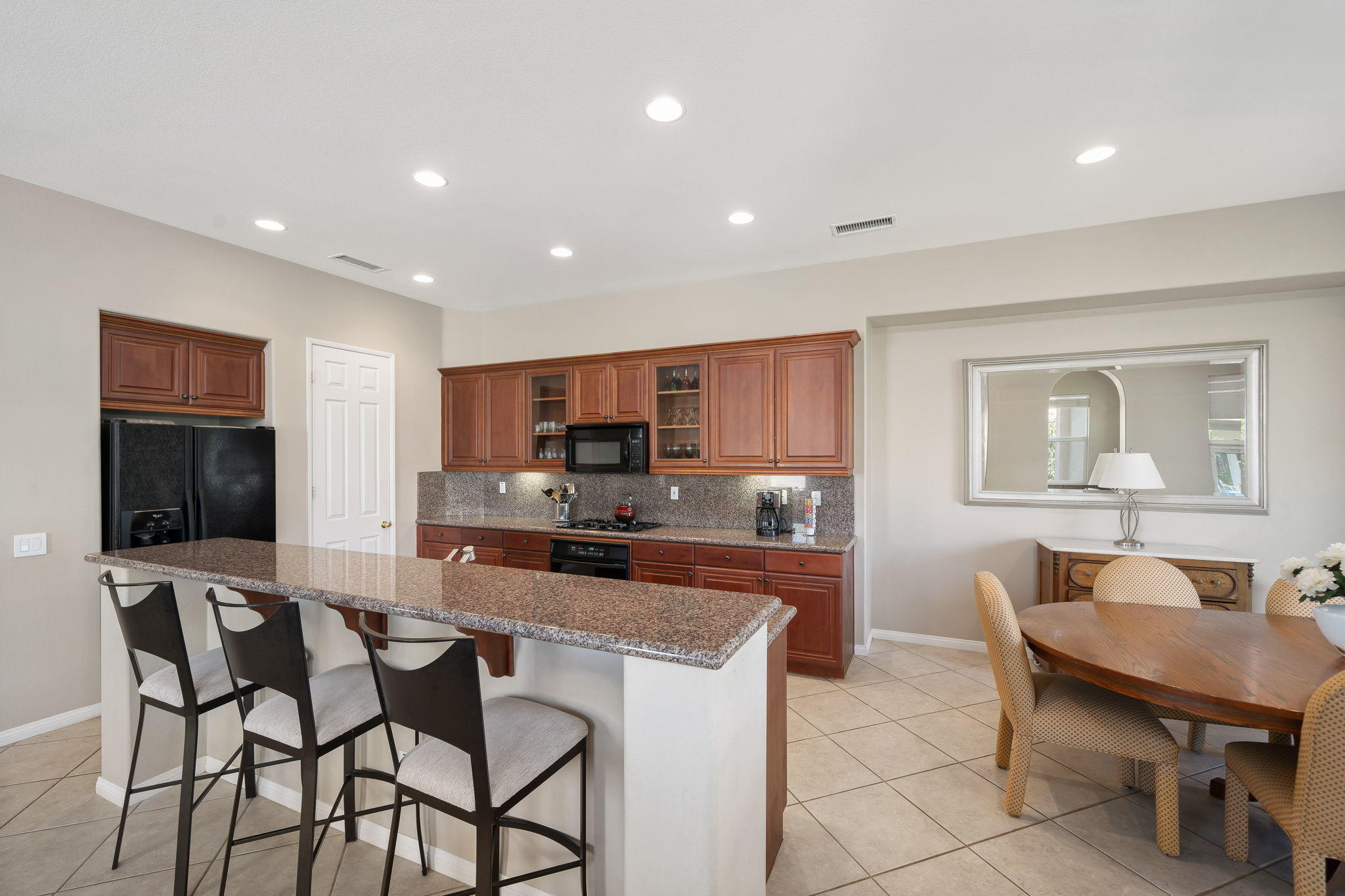 124 Lakefront Way Rancho Mirage, CA 92270 - Photo 14 of 41 28-web-or-mls-JBLakefront0221_028