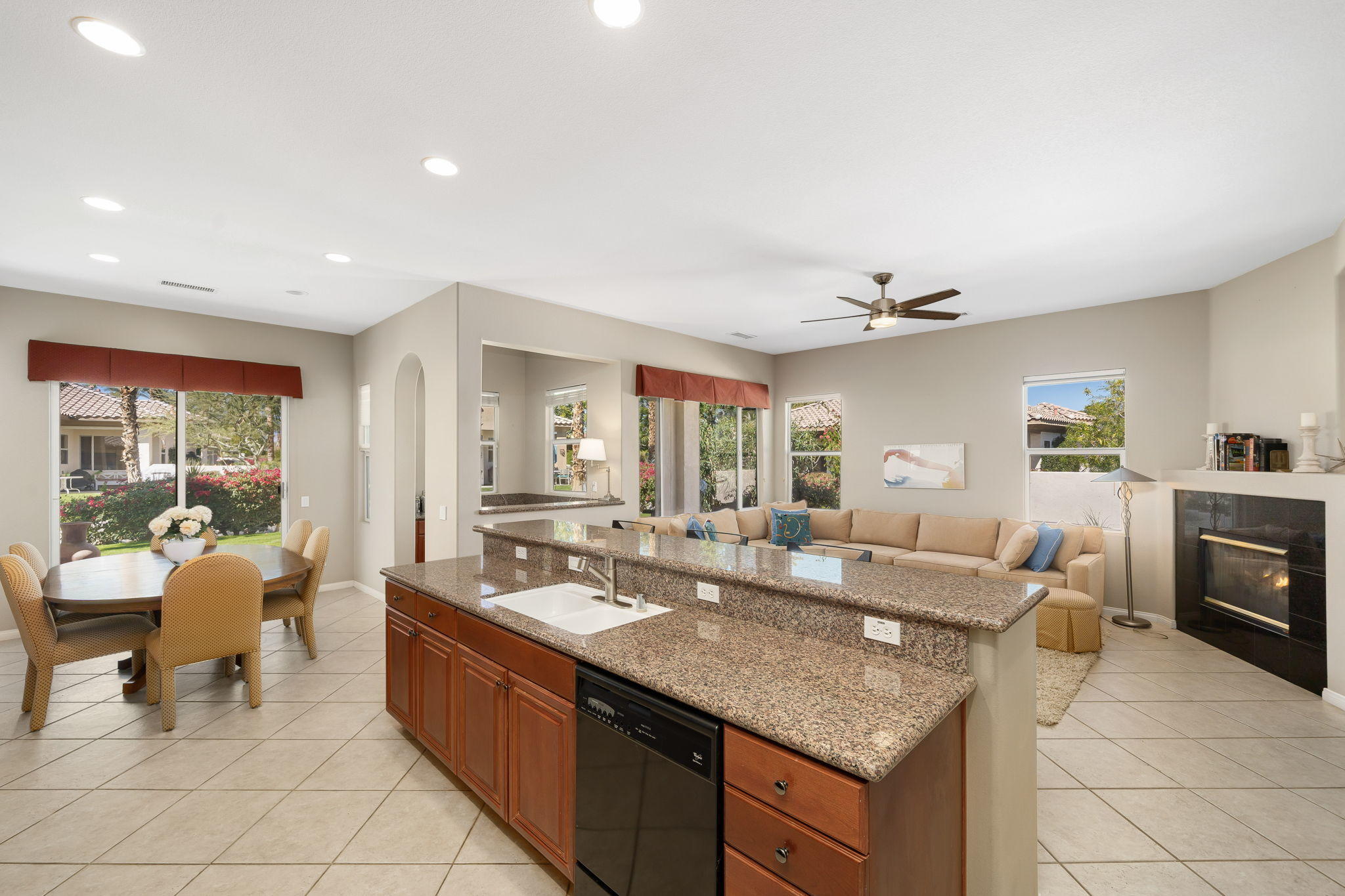 124 Lakefront Way Rancho Mirage, CA 92270 - Photo 16 of 41 31-web-or-mls-JBLakefront0221_031