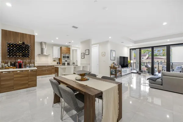 $1,499,000 | 718 Valencia Avenue, Unit 206, Coral Gables, FL 33134