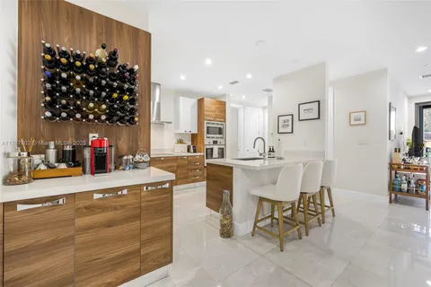 $1,575,000 | 718 Valencia Avenue, Unit 206, Coral Gables, FL 33134