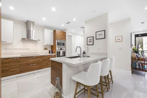 $1,575,000 | 718 Valencia Avenue, Unit 206, Coral Gables, FL 33134