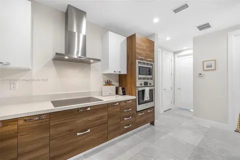 $1,575,000 | 718 Valencia Avenue, Unit 206, Coral Gables, FL 33134