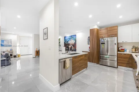 $1,575,000 | 718 Valencia Avenue, Unit 206, Coral Gables, FL 33134