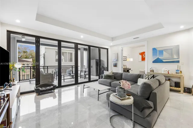 $1,575,000 | 718 Valencia Avenue, Unit 206, Coral Gables, FL 33134