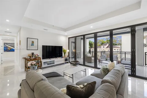 $1,575,000 | 718 Valencia Avenue, Unit 206, Coral Gables, FL 33134