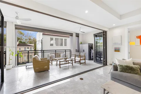 $1,575,000 | 718 Valencia Avenue, Unit 206, Coral Gables, FL 33134