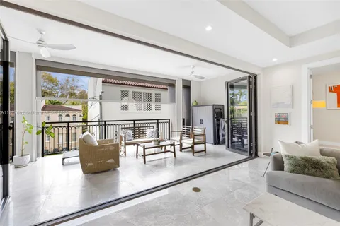 $1,575,000 | 718 Valencia Avenue, Unit 206, Coral Gables, FL 33134