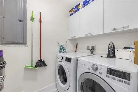 $1,575,000 | 718 Valencia Avenue, Unit 206, Coral Gables, FL 33134