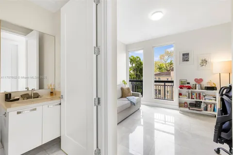 $1,575,000 | 718 Valencia Avenue, Unit 206, Coral Gables, FL 33134