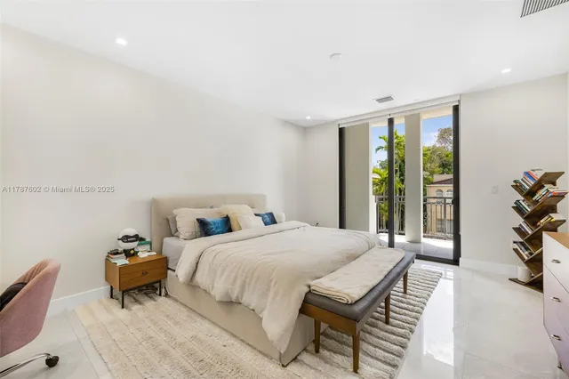 $1,575,000 | 718 Valencia Avenue, Unit 206, Coral Gables, FL 33134