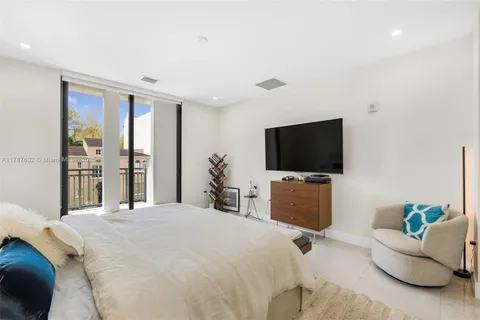 $1,575,000 | 718 Valencia Avenue, Unit 206, Coral Gables, FL 33134