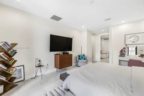 $1,575,000 | 718 Valencia Avenue, Unit 206, Coral Gables, FL 33134