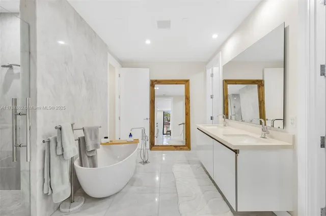 $1,575,000 | 718 Valencia Avenue, Unit 206, Coral Gables, FL 33134