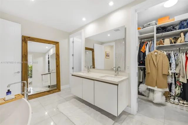 $1,575,000 | 718 Valencia Avenue, Unit 206, Coral Gables, FL 33134