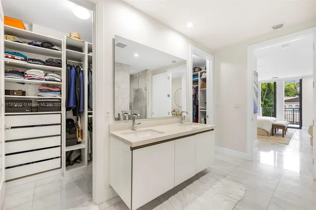 $1,575,000 | 718 Valencia Avenue, Unit 206, Coral Gables, FL 33134