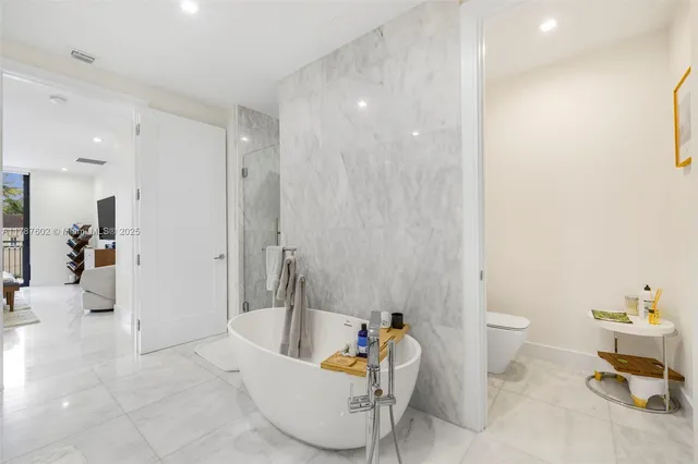 $1,575,000 | 718 Valencia Avenue, Unit 206, Coral Gables, FL 33134