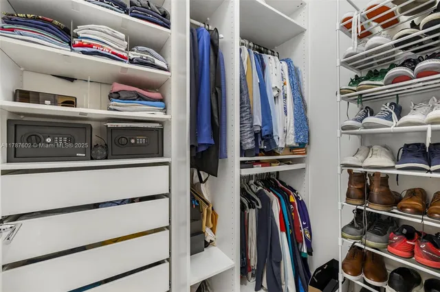 $1,575,000 | 718 Valencia Avenue, Unit 206, Coral Gables, FL 33134