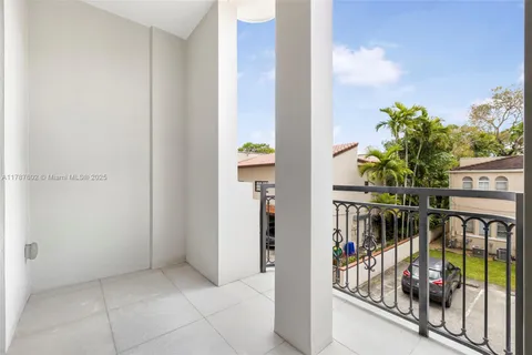 $1,575,000 | 718 Valencia Avenue, Unit 206, Coral Gables, FL 33134