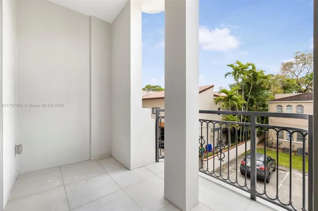 $1,575,000 | 718 Valencia Avenue, Unit 206, Coral Gables, FL 33134