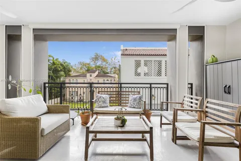 $1,575,000 | 718 Valencia Avenue, Unit 206, Coral Gables, FL 33134