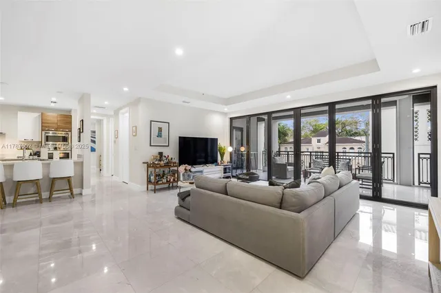 $1,575,000 | 718 Valencia Avenue, Unit 206, Coral Gables, FL 33134