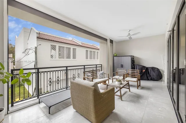 $1,575,000 | 718 Valencia Avenue, Unit 206, Coral Gables, FL 33134