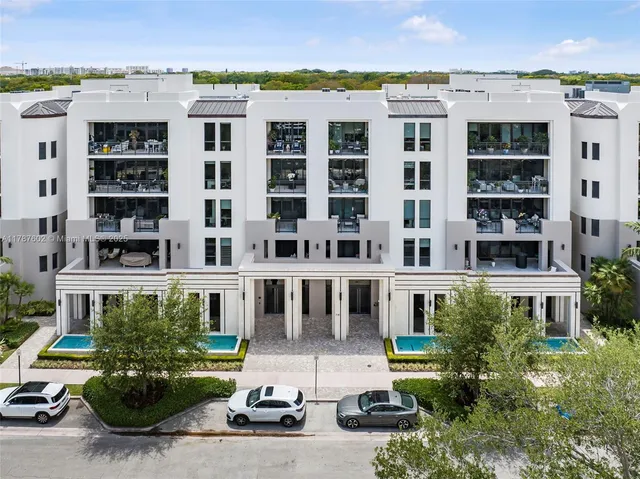 $1,575,000 | 718 Valencia Avenue, Unit 206, Coral Gables, FL 33134