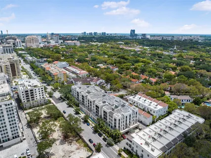 $1,575,000 | 718 Valencia Avenue, Unit 206, Coral Gables, FL 33134