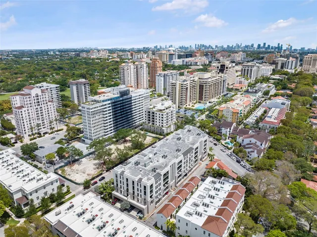 $1,575,000 | 718 Valencia Avenue, Unit 206, Coral Gables, FL 33134