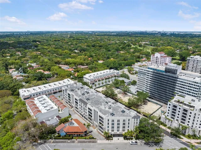 $1,575,000 | 718 Valencia Avenue, Unit 206, Coral Gables, FL 33134