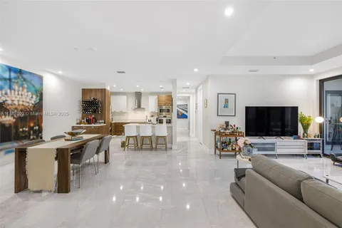 $1,575,000 | 718 Valencia Avenue, Unit 206, Coral Gables, FL 33134