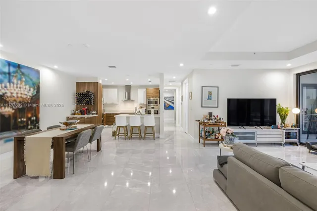 $1,575,000 | 718 Valencia Avenue, Unit 206, Coral Gables, FL 33134