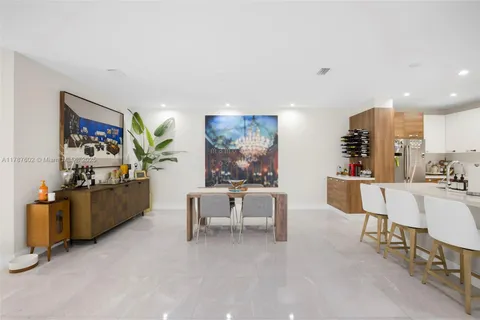 $1,575,000 | 718 Valencia Avenue, Unit 206, Coral Gables, FL 33134