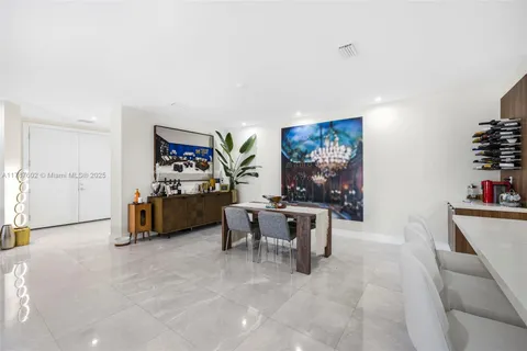 $1,575,000 | 718 Valencia Avenue, Unit 206, Coral Gables, FL 33134