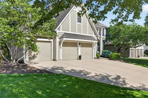 $600,000 | 13013 Bond Street, Overland Park, KS 66213