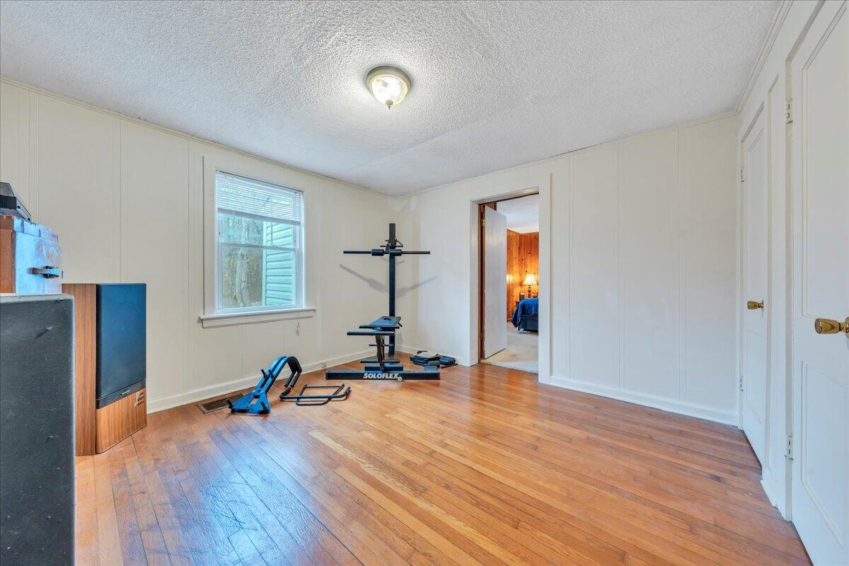 4439 Yellow Mountain Road Roanoke, VA 24014 - Photo 11 of 47 11-MIB04667