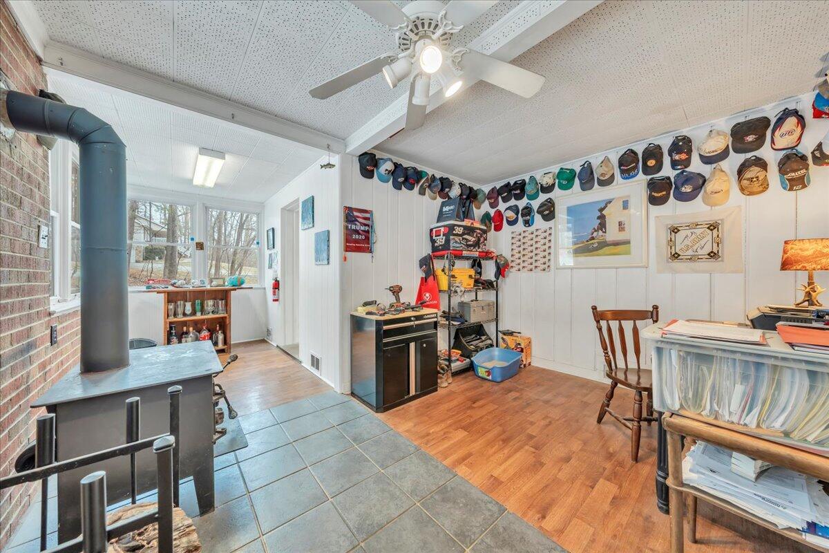 4439 Yellow Mountain Road Roanoke, VA 24014 - Photo 17 of 47 17-MIB04640