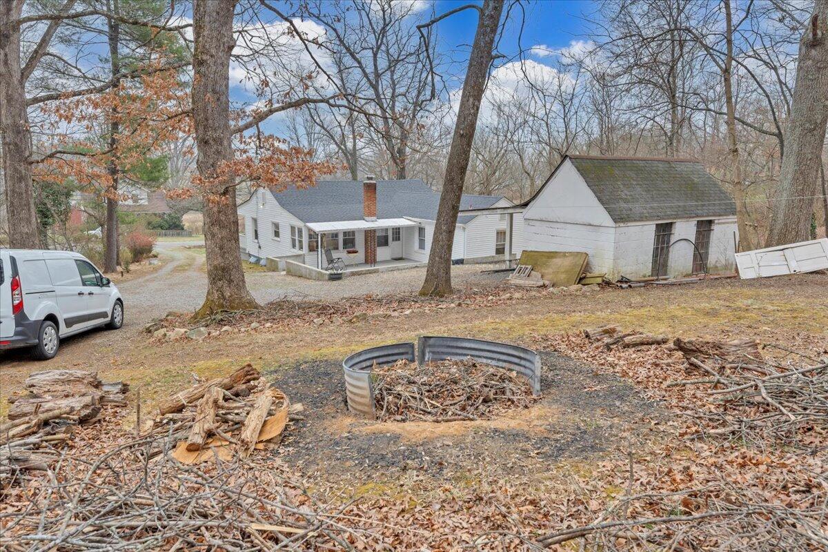 4439 Yellow Mountain Road Roanoke, VA 24014 - Photo 33 of 47 33-MIB04727