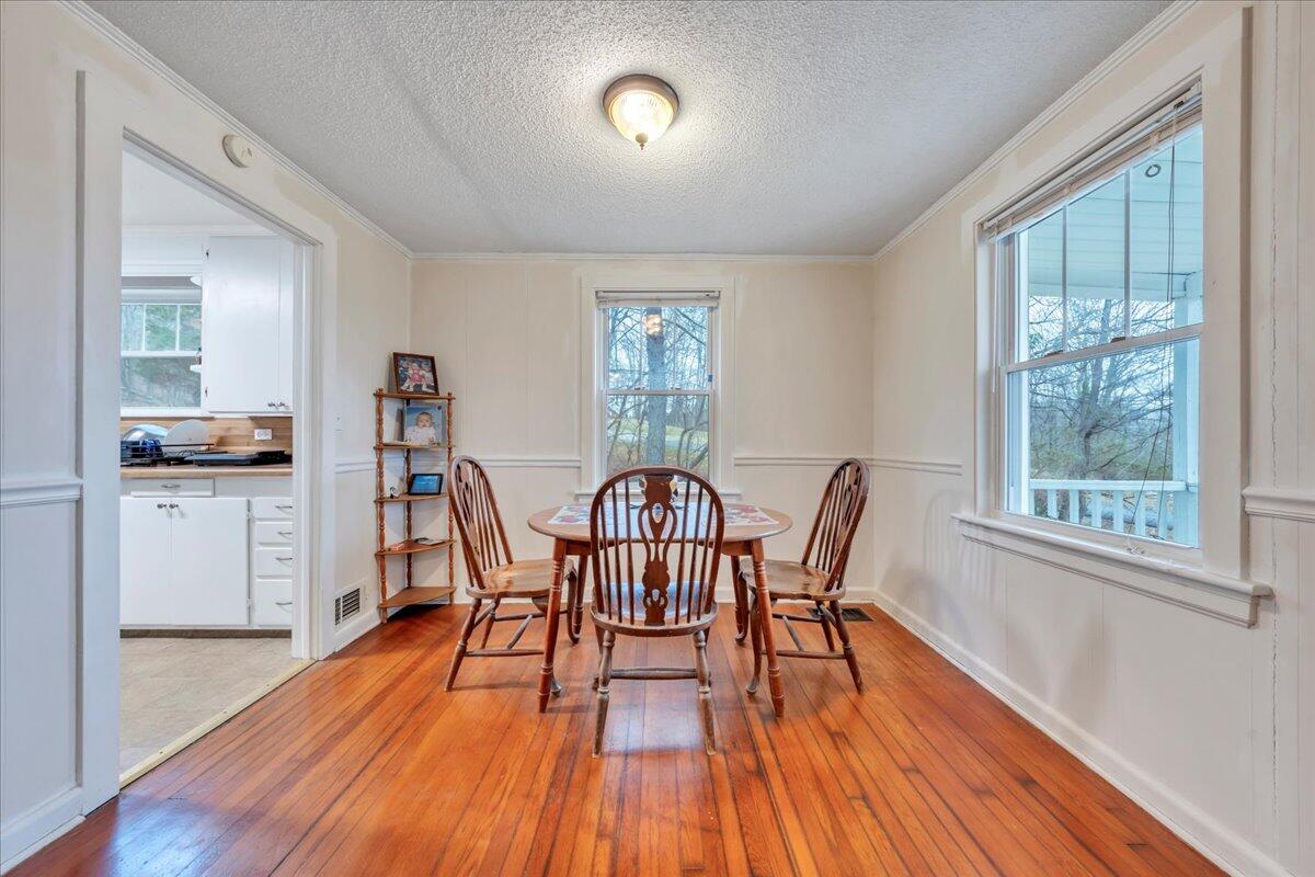 4439 Yellow Mountain Road Roanoke, VA 24014 - Photo 4 of 47 04-MIB04685