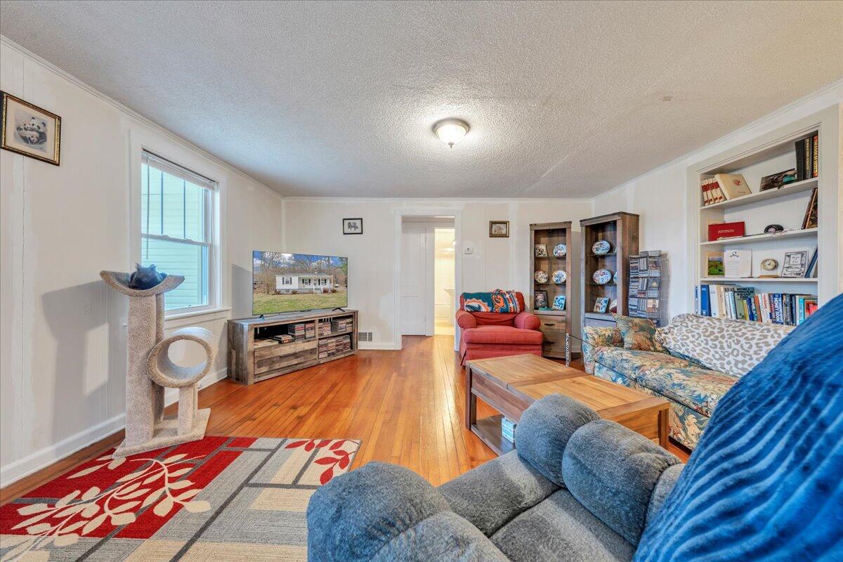 4439 Yellow Mountain Road Roanoke, VA 24014 - Photo 6 of 47 06-MIB04694