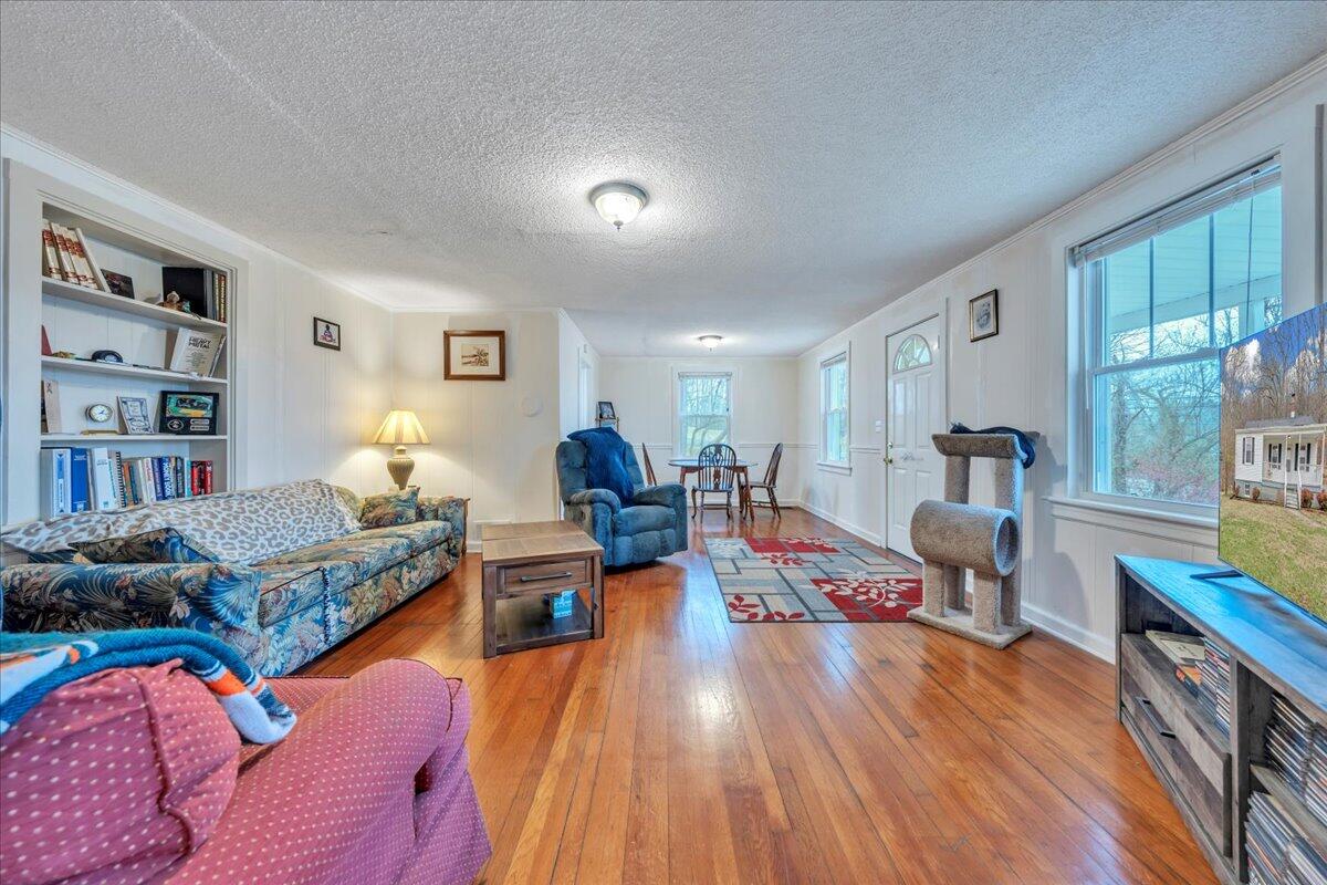 4439 Yellow Mountain Road Roanoke, VA 24014 - Photo 7 of 47 07-MIB04697