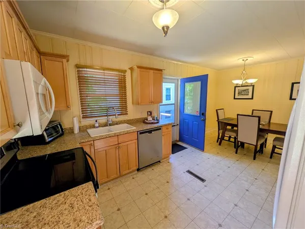 $1,500 | 1126 Martin Street, Winston-Salem, NC 27103