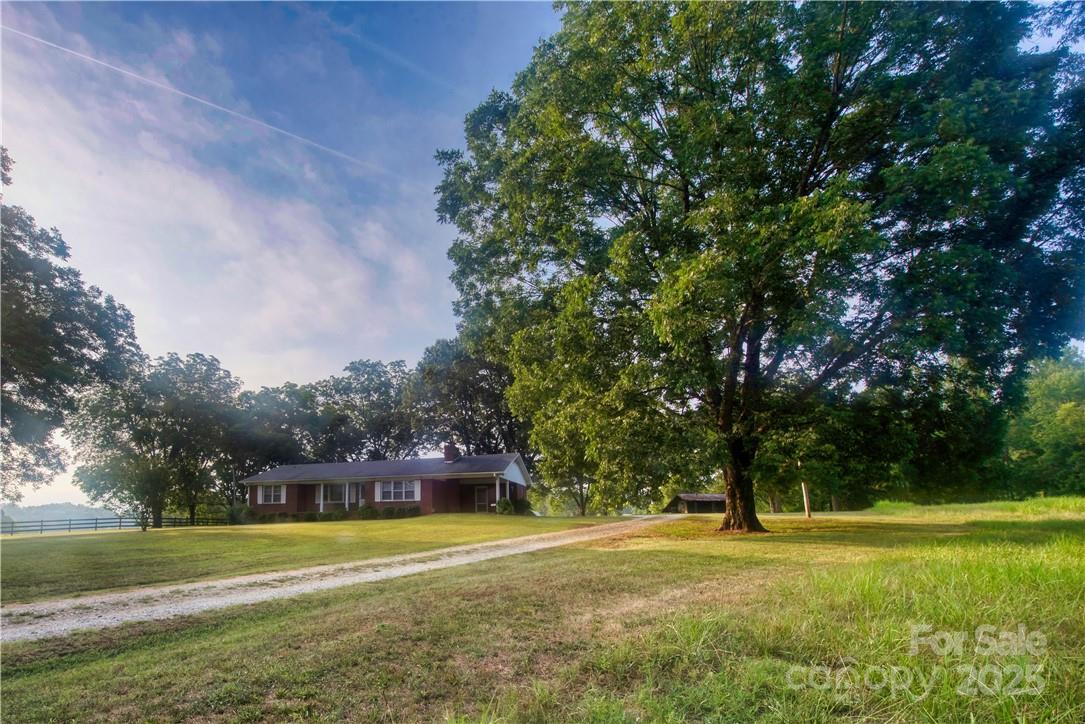 2083 Collinsville Road Columbus, NC 28722 - Photo 15 of 26 Gallery Image 15