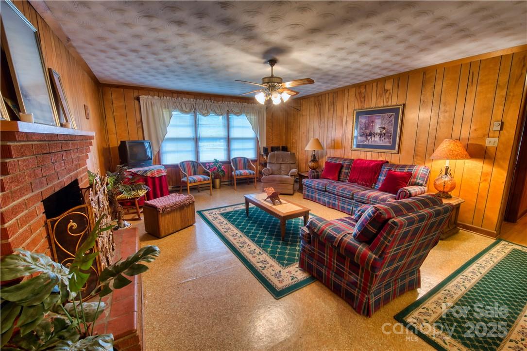 2083 Collinsville Road Columbus, NC 28722 - Photo 20 of 26 Gallery Image 20
