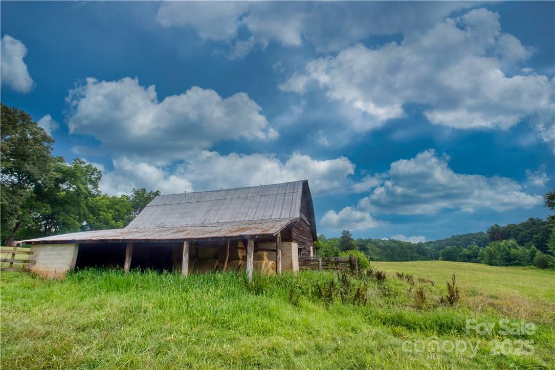 2083 Collinsville Road Columbus, NC 28722 - Photo 6 of 26 Gallery Image 6