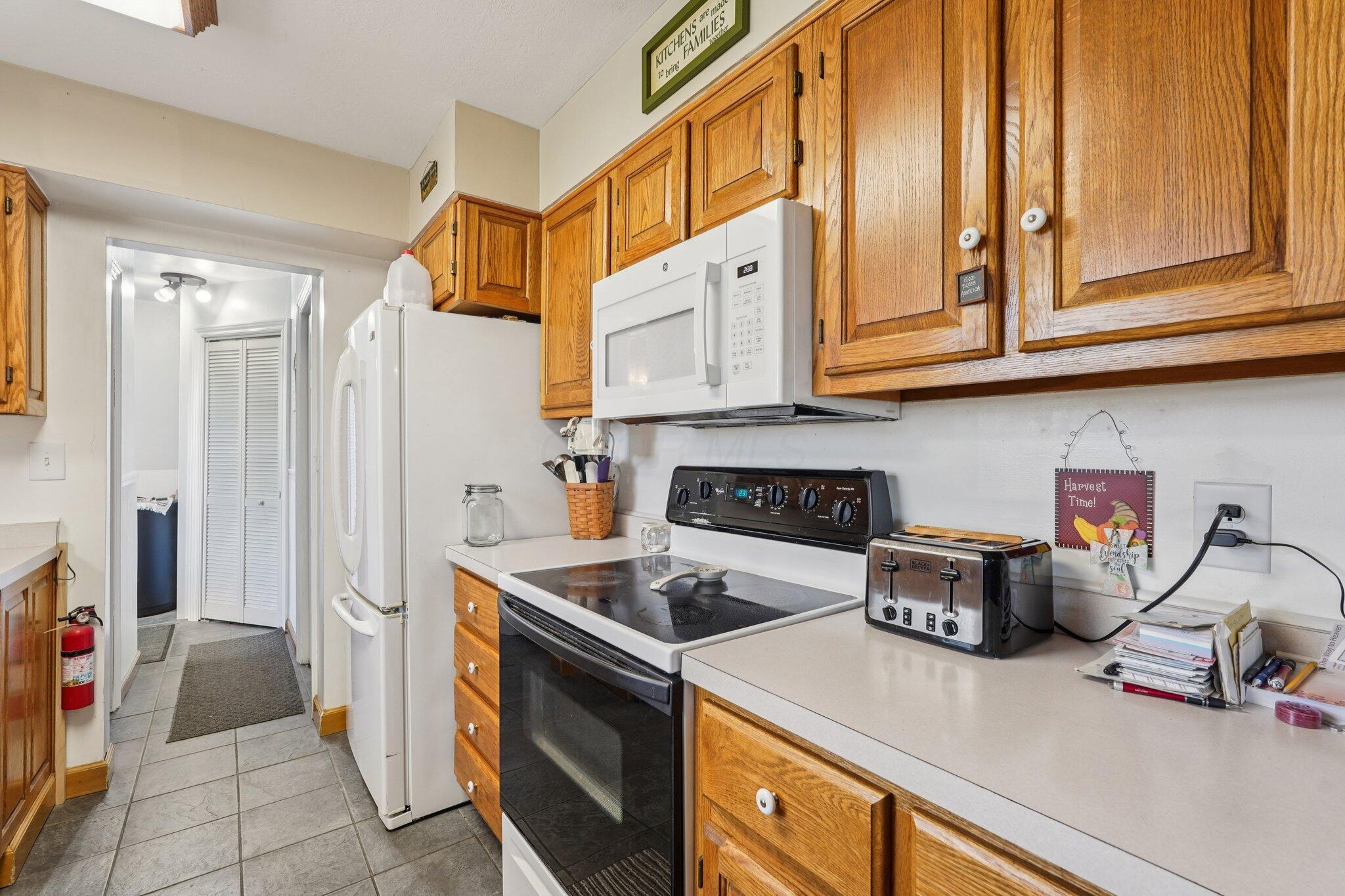 890 Murnan Road Galloway, OH 43119 - Photo 11 of 34 Kitchen