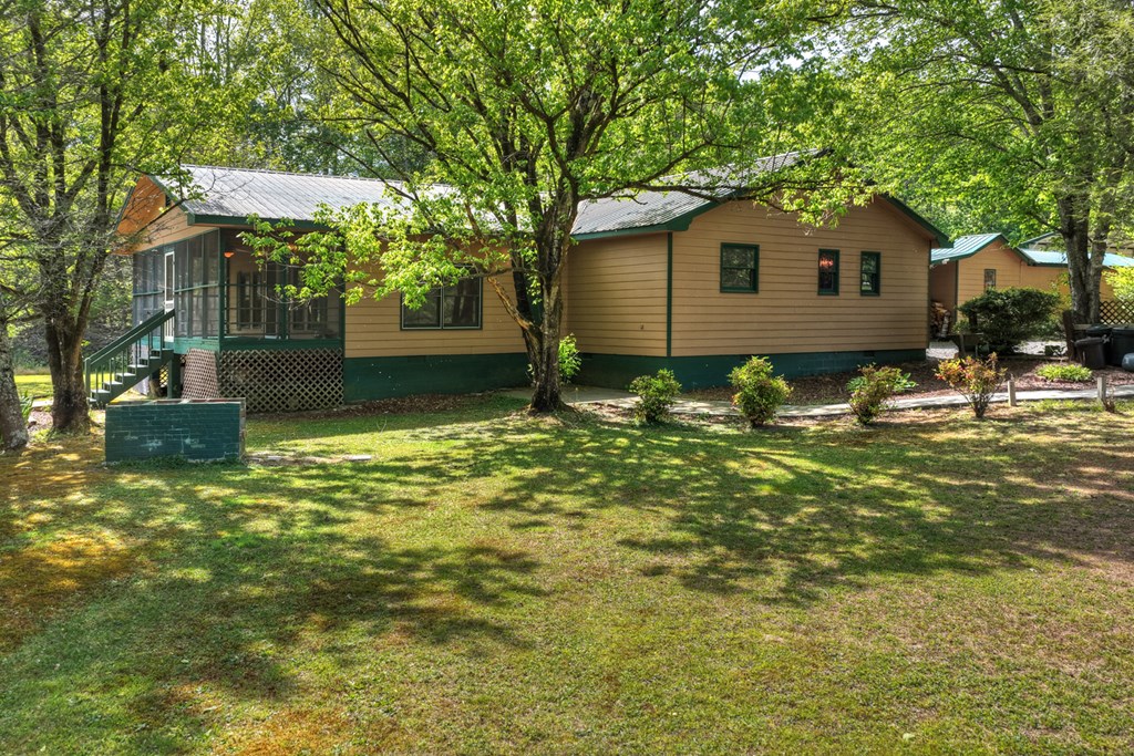 111 Candlewood Lane Blue Ridge, GA 30513 - Photo 16 of 57 a backyard of a house with table and chairs